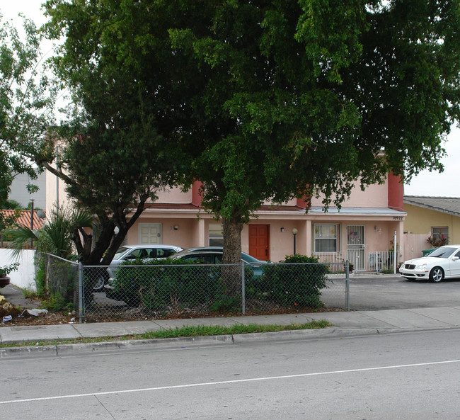 10922 SW 4th St in Miami, FL - Foto de edificio - Building Photo