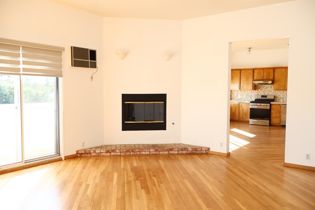 4825 1/2 Sawtelle Blvd in Los Angeles, CA - Building Photo