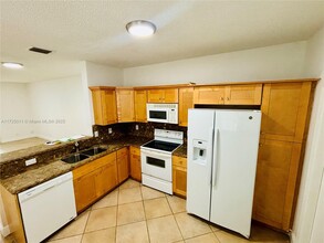 3850 San Simeon Cir in Weston, FL - Building Photo - Building Photo