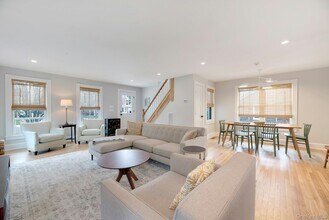 237 6th St in Greenport, NY - Building Photo - Building Photo