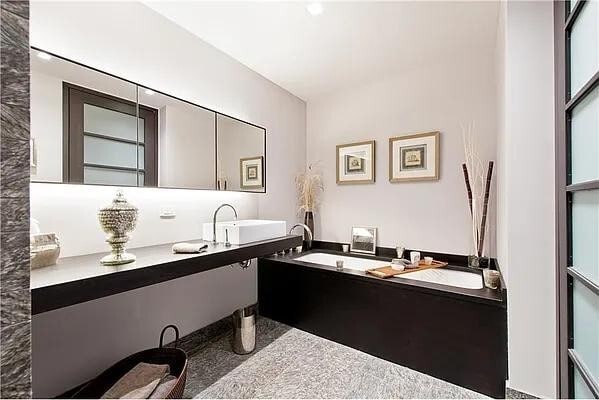 20 Pine St in New York, NY - Building Photo - Building Photo
