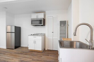 4353 Hawk St in San Diego, CA - Building Photo - Building Photo