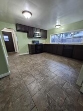 230 SW Spring St in Grants Pass, OR - Building Photo - Building Photo