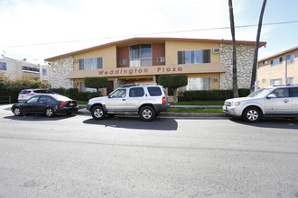 Weddington Plaza in Valley Village, CA - Foto de edificio - Building Photo