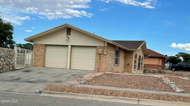 11417 Rex Baxter Dr in El Paso, TX - Building Photo - Building Photo