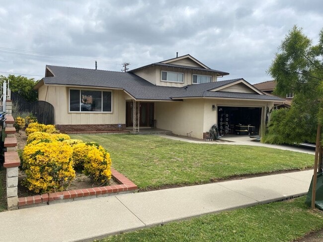 property at 15375 E La Belle St