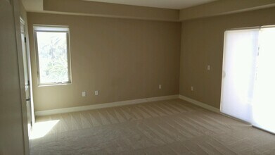 8238 W Manchester Ave, Unit 408 in Los Angeles, CA - Foto de edificio - Building Photo