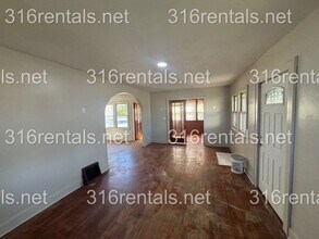 616 N Walnut St in Newton, KS - Building Photo - Building Photo