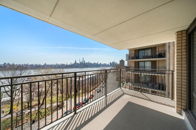 7855 Boulevard East, Unit 6G in North Bergen, NJ - Foto de edificio - Building Photo