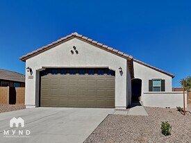 438 E Diamond Dr in Casa Grande, AZ - Building Photo