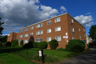 Carriage Place West End in Hartford, CT - Building Photo - Building Photo