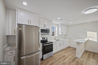 555 S Marlyn Ave in Essex, MD - Building Photo - Building Photo