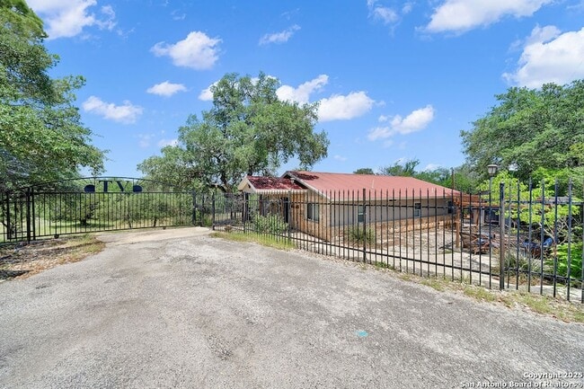 690 Windrush in Canyon Lake, TX - Building Photo - Building Photo