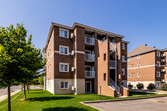 Condos Le Haut Corbusier in Laval, QC - Building Photo - Building Photo