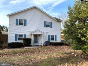 1101 Nanroc Dr in Mechanicsburg, PA - Foto de edificio - Building Photo
