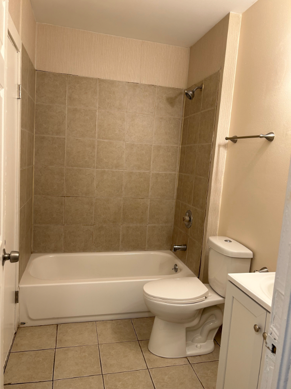 709 S McAlister Ave-Unit -203 in Waukegan, IL - Building Photo - Building Photo