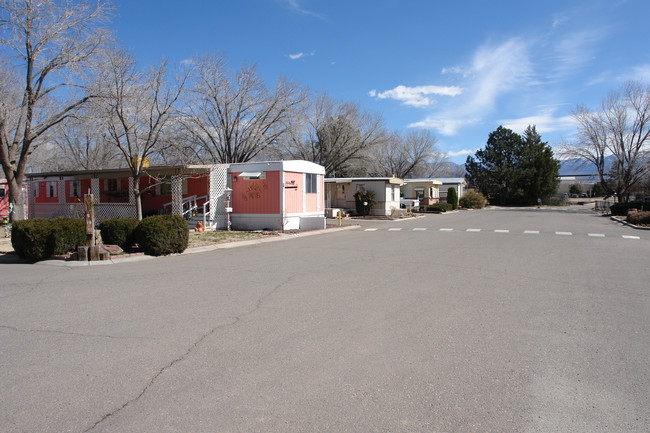 7043 2nd St NW in Albuquerque, NM - Foto de edificio - Building Photo