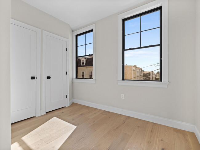 48 Woodward St, Unit 2 in Boston, MA - Building Photo - Building Photo