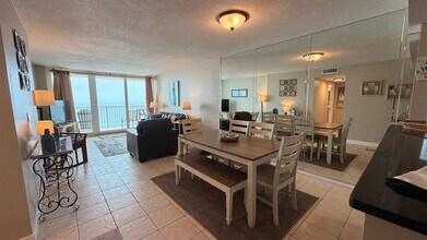 7205 Thomas Dr in Panama City Beach, FL - Building Photo - Building Photo