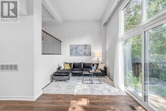 360 Sprucewood Ct in Toronto, ON - Building Photo - Building Photo