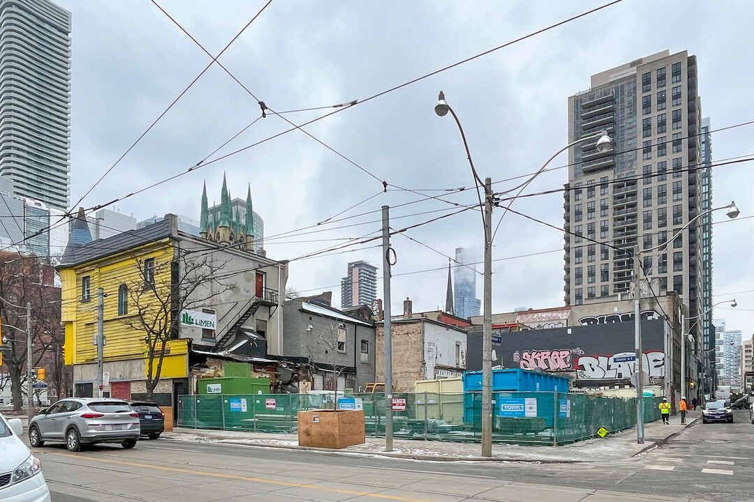 QueenChurch in Toronto, ON - Building Photo