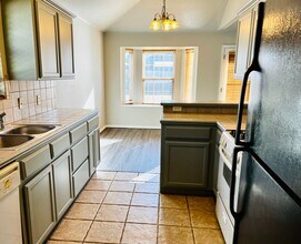 1833 Creekside Dr in Norman, OK - Building Photo - Building Photo