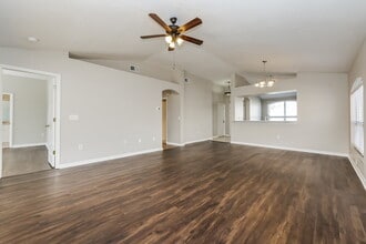 29324 Birds Eye Dr in Zephyrhills, FL - Building Photo - Building Photo