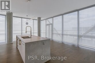 39 Queens Quay E in Toronto, ON - Building Photo - Building Photo