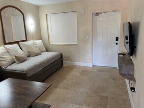 680 SW 10th St in Miami, FL - Building Photo - Building Photo