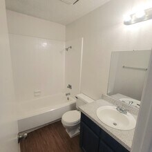 216 Pine Meadow Dr in Kennedale, TX - Foto de edificio - Building Photo