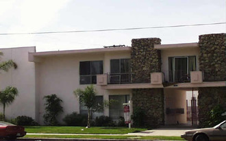 12522 Roscoe Blvd Apartments