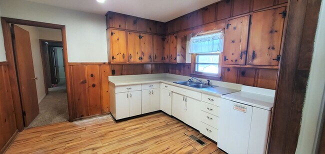 102 W Colonial St in Woodbury, TN - Building Photo - Building Photo