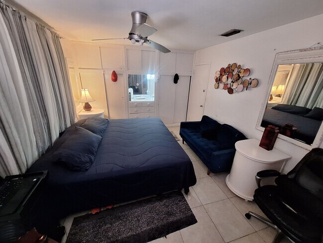 1424 N M St in Lake Worth Beach, FL - Foto de edificio - Building Photo
