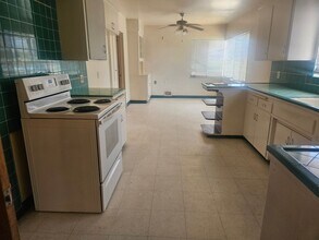 3871 S Clovis Ave in Fresno, CA - Building Photo - Building Photo