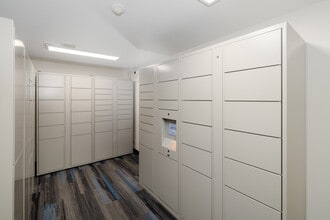 Willows Court Apartment Homes in Seattle, WA - Building Photo - Interior Photo