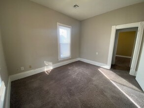 120 Second W in Newton, KS - Building Photo - Building Photo