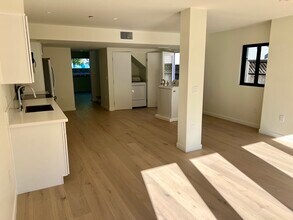 2520 5th St, Unit B in Santa Monica, CA - Building Photo - Building Photo