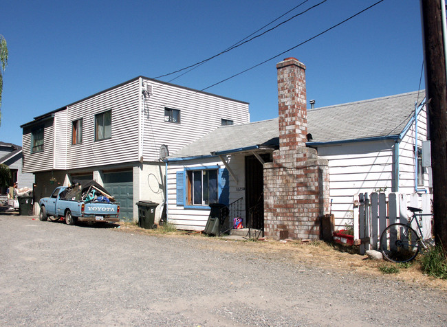 7625 Pacific Ave in Tacoma, WA - Foto de edificio - Building Photo