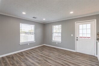 725 10th St in San Leon, TX - Building Photo - Building Photo