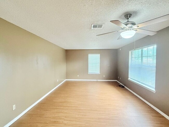 6101 Lake Joanne Dr in Pensacola, FL - Building Photo - Building Photo