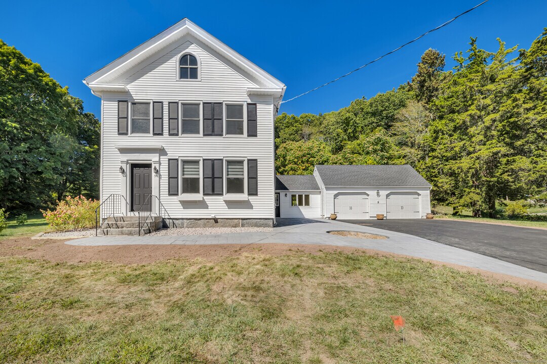 99 Horse Pond Rd in Madison, CT - Building Photo