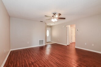 10233 Patrick Dr in Leesburg, FL - Building Photo - Building Photo