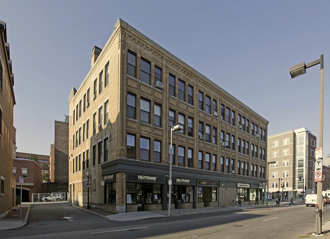 1134-1140 Washington St
