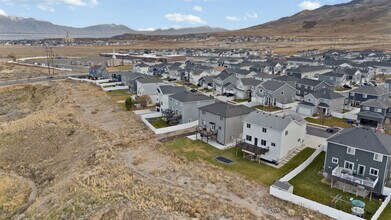 4877 E Silver Ridge Rd in Eagle Mountain, UT - Foto de edificio - Building Photo