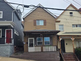 212 Kenmawr Ave in Braddock, PA - Building Photo