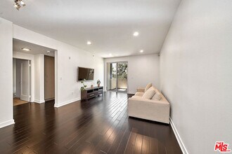 436 S Virgil Ave in Los Angeles, CA - Building Photo - Building Photo