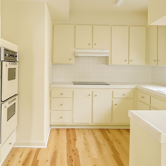 548 Hyde Park Pl, Unit 1 in Inglewood, CA - Building Photo - Building Photo