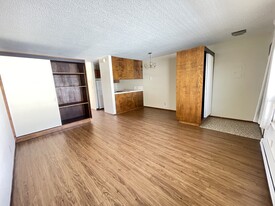 530 Burnett Ave N, Unit 8 Apartments