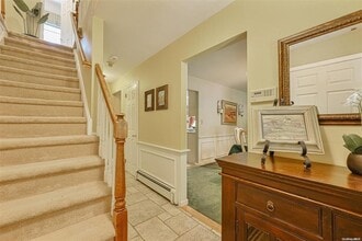 9 Lone Hill Pl in Dix Hills, NY - Building Photo - Building Photo