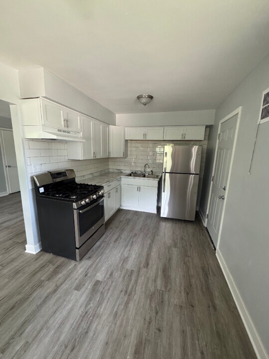 7230 W Lakefield Dr in Milwaukee, WI - Building Photo